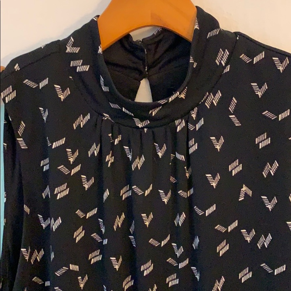 WHBM MU Mock Shirred Shell - Picture 2 of 8